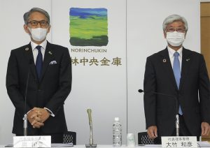 農林中央金庫の奥和登代表理事理事長と大竹和彦代表理事専務が２０１９年度決算概要等について会見した。