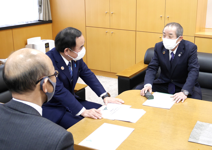 中家全中会長が坂本地方創生担当相にJAグループの取組み報告
